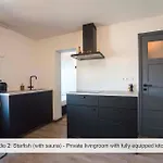 Joy At The アパート *