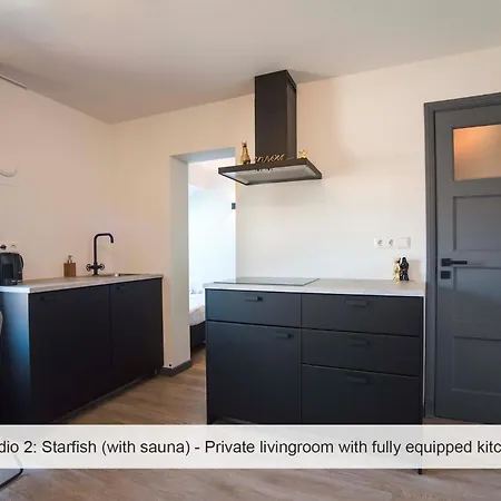 Joy At The 아파트 *